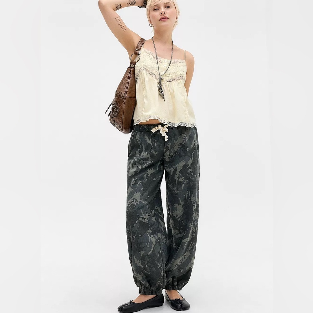Out from Under Brenda Camo Balloon Joggers, military green, highwaisted, sz XS - Picture 13 of 15